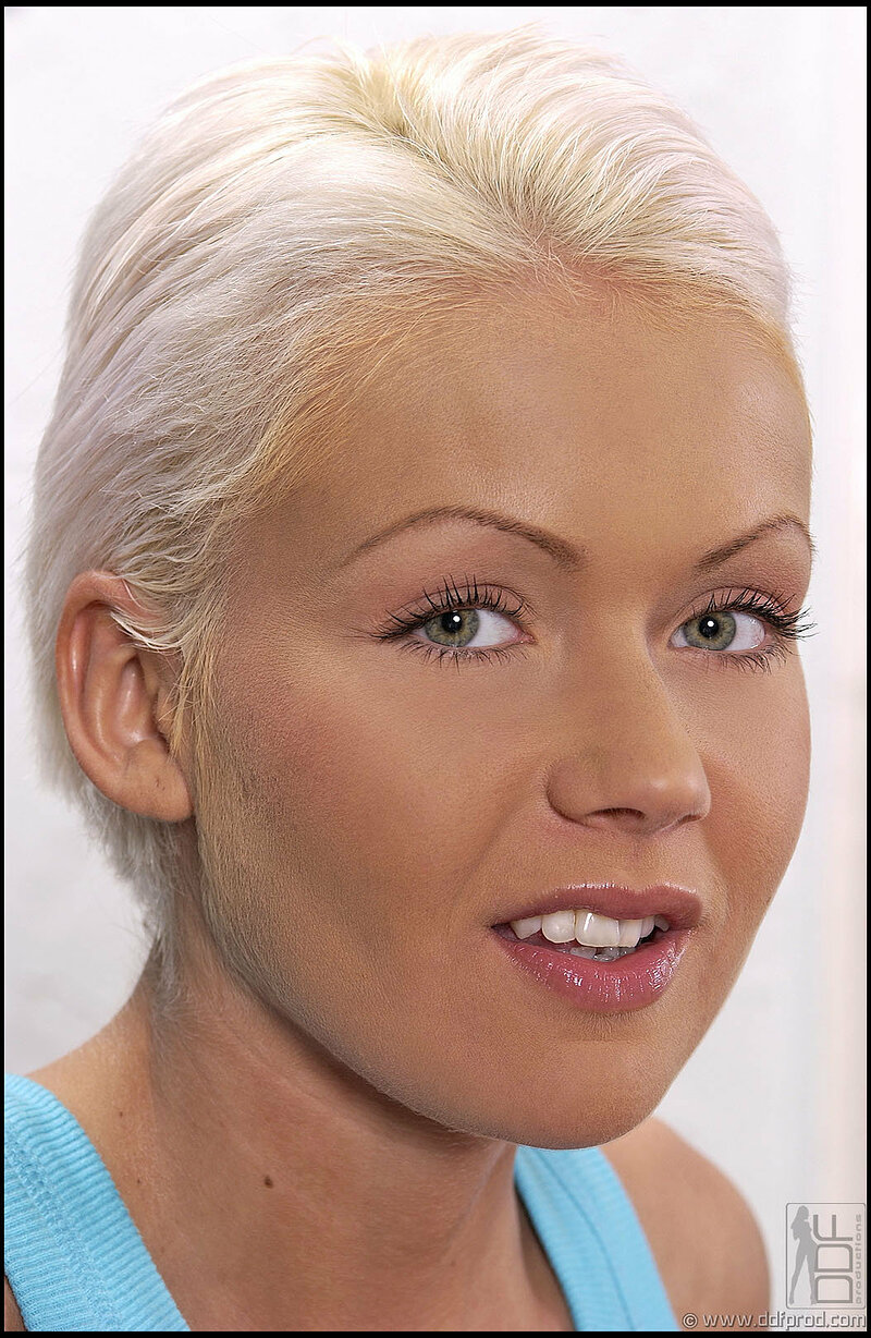 Виктория, 24